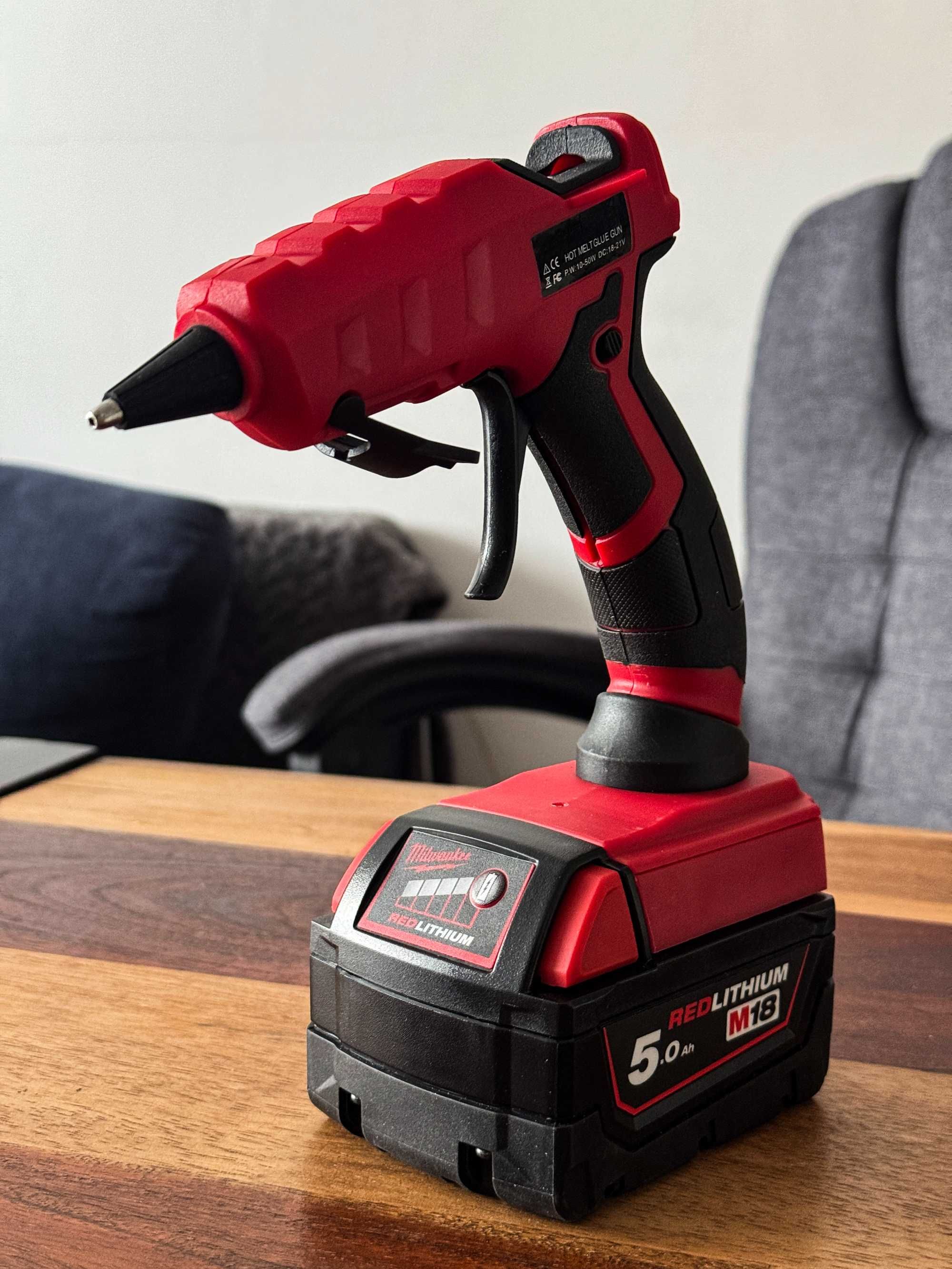 Pistolet Do Klejenia Na Gorąco Na Baterię MILWAUKEE 18V + 30 Patyczków