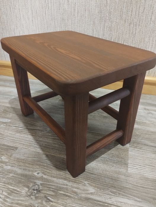 Табурет маленький.Табурет дев'яний.Ослінчик