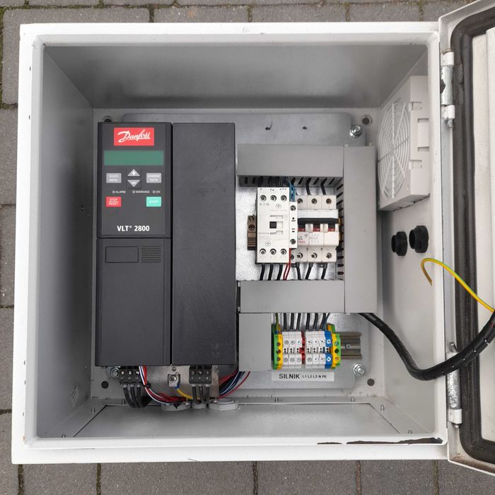Falownik Danfoss 7,5 kW skrzynka i kpl.sterowanie