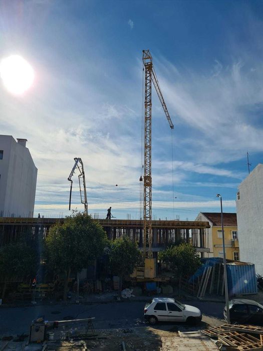 Grua obra em bom estado