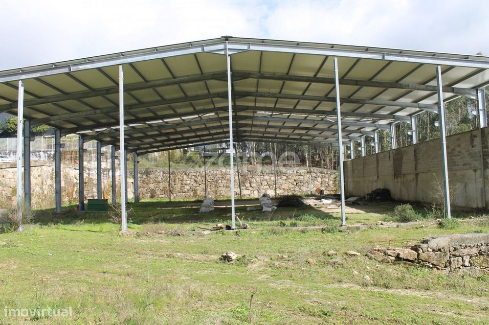 Terreno de 8.000 m2 com 2 Armazéns em Famalicão