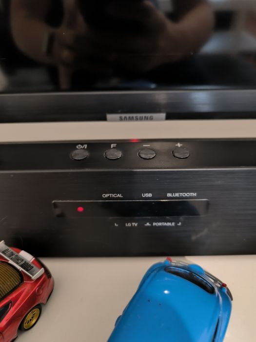 Soundbar LG SQC2 (2.1 Canais - 300 W - Subwoofer Sem Fios)