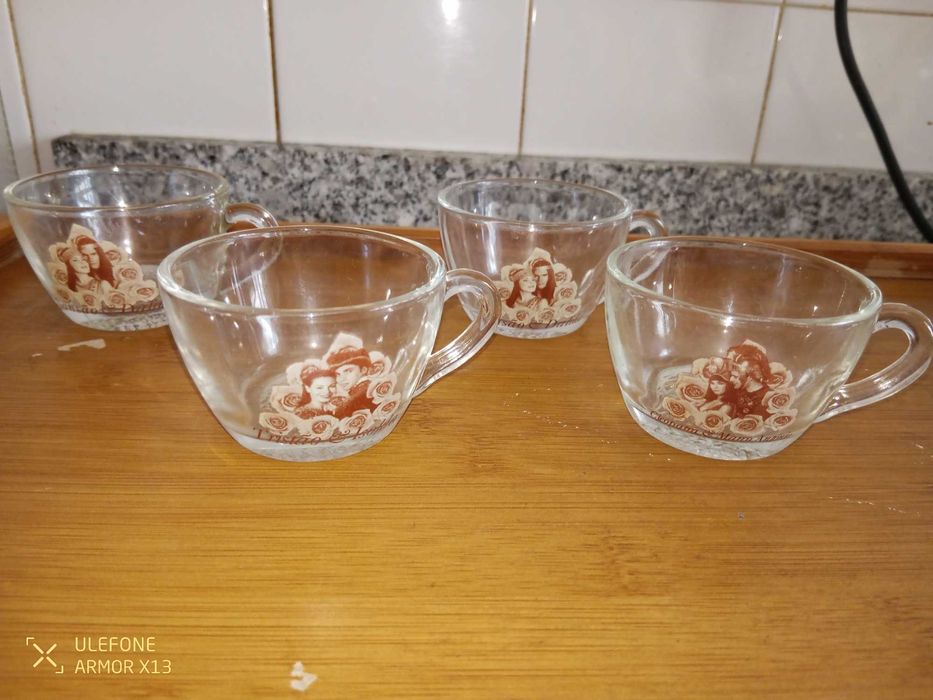 4 chávenas para café, tema casais históricos