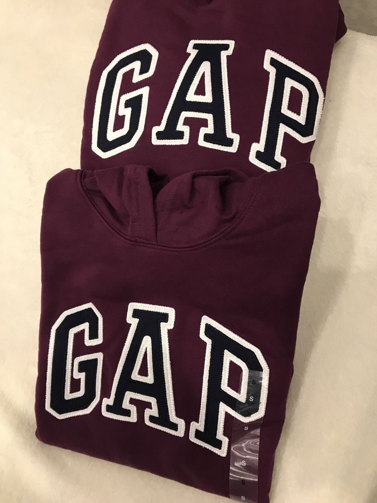 Поодам женскую худи GAP