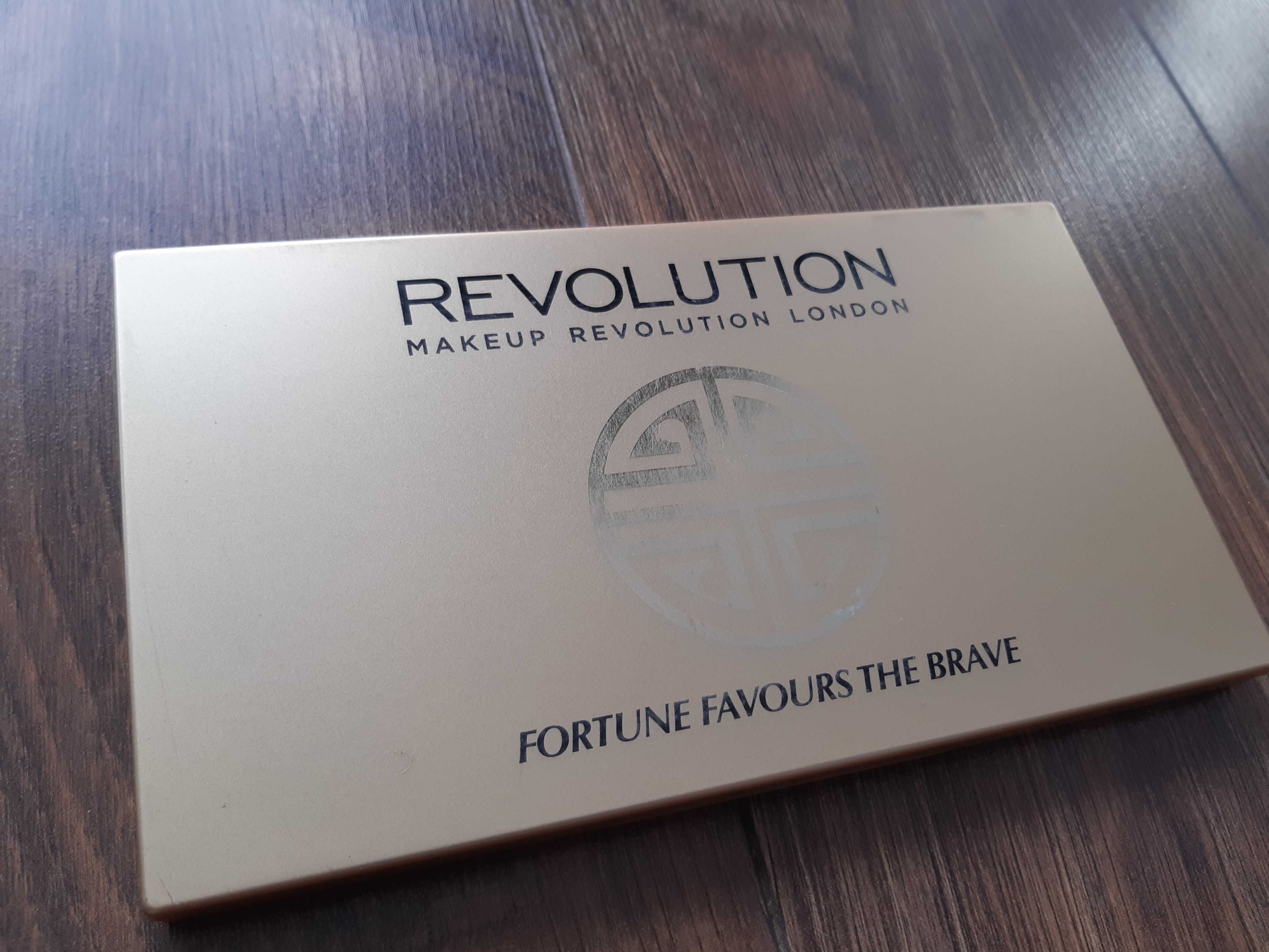 Paleta cieni Makeup Revolution Fortune Favours The Brave cienie prasow