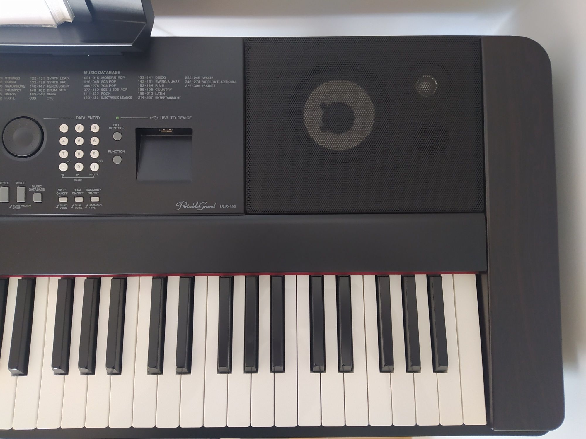 Piano digital Yamaha DGX650
