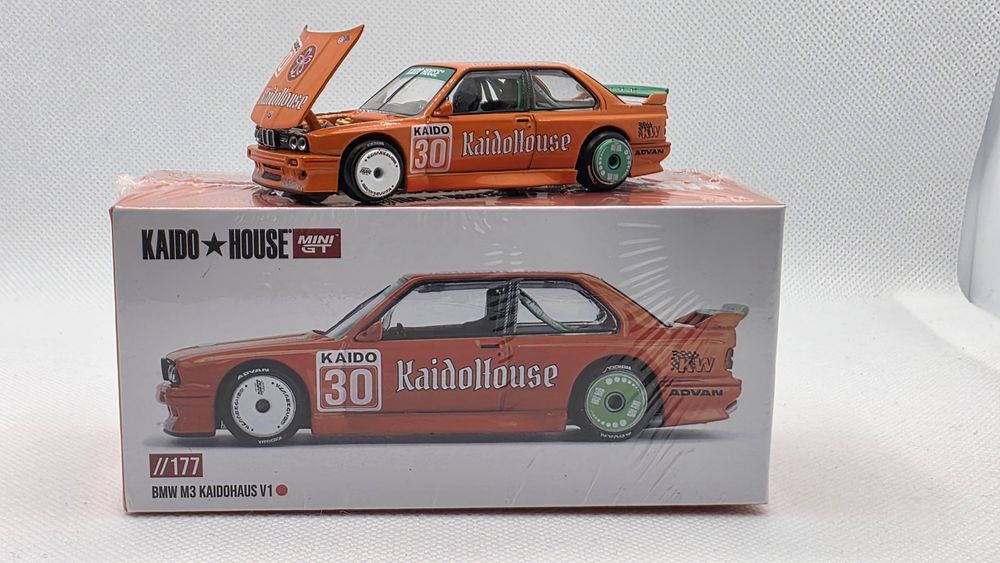 MiniGT Kaido House 1989 BMW M3 (E30) Kaido V1, orange