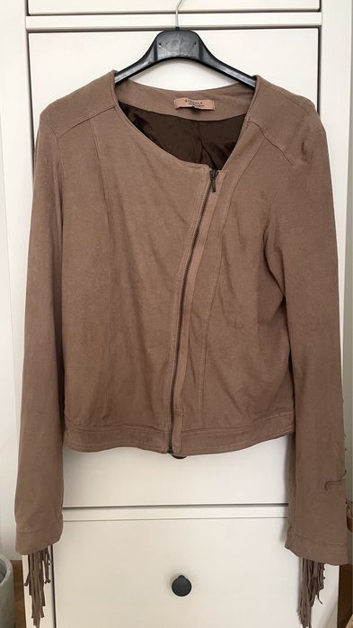 Kurtka narzutka zamsz milutka z frędzlami Bershka M