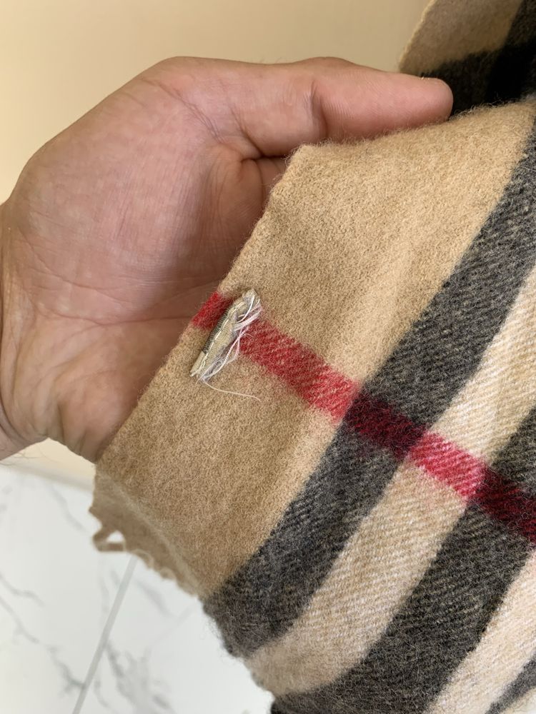 Шарф від  Burberry