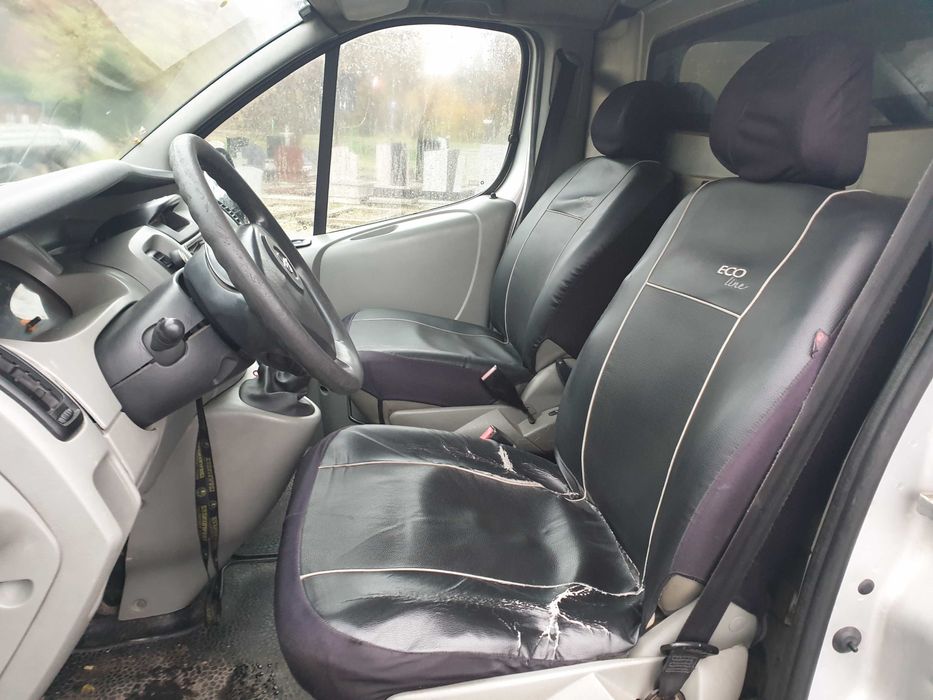 OPEL VIVARO 2,5 CDTi 135km blaszak klimatyzacja zarejestrowany w PL