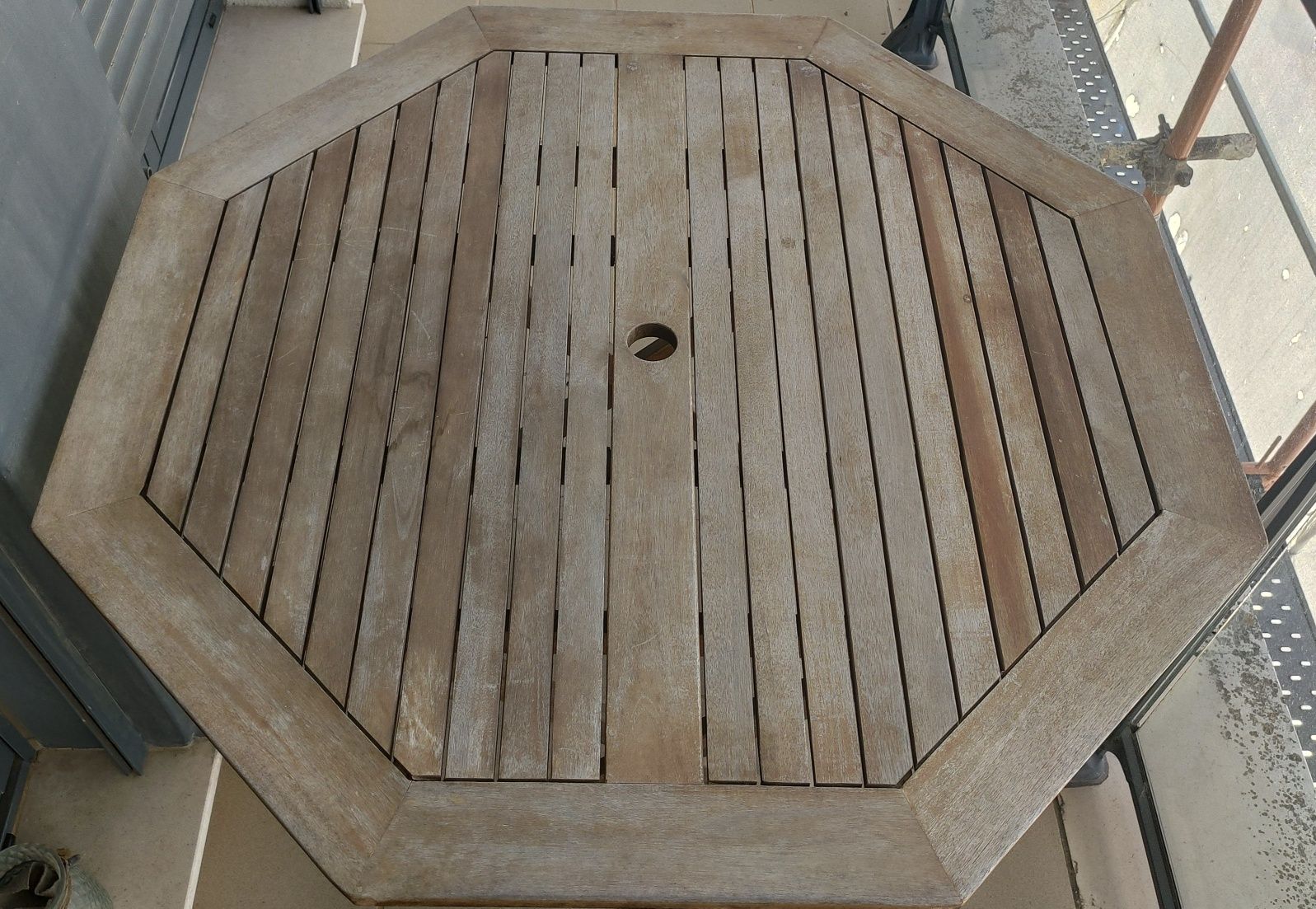 Mesa exterior com 4 cadeiras - Madeira