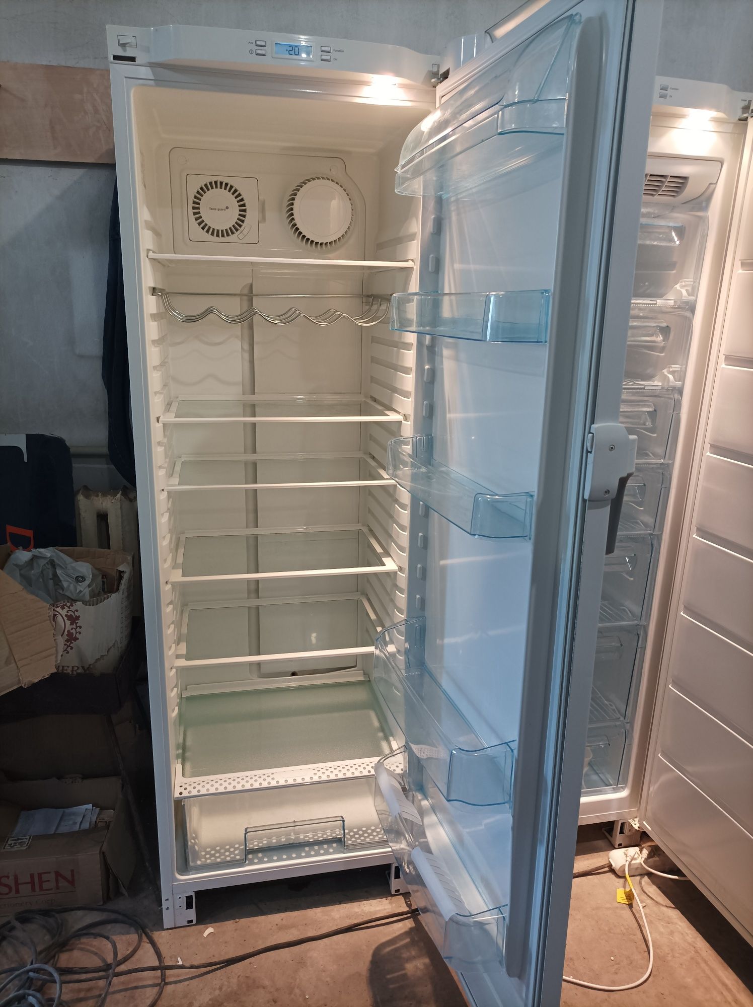 Холодильная и морозильная камера комплект Ekectrolux NoyFrost