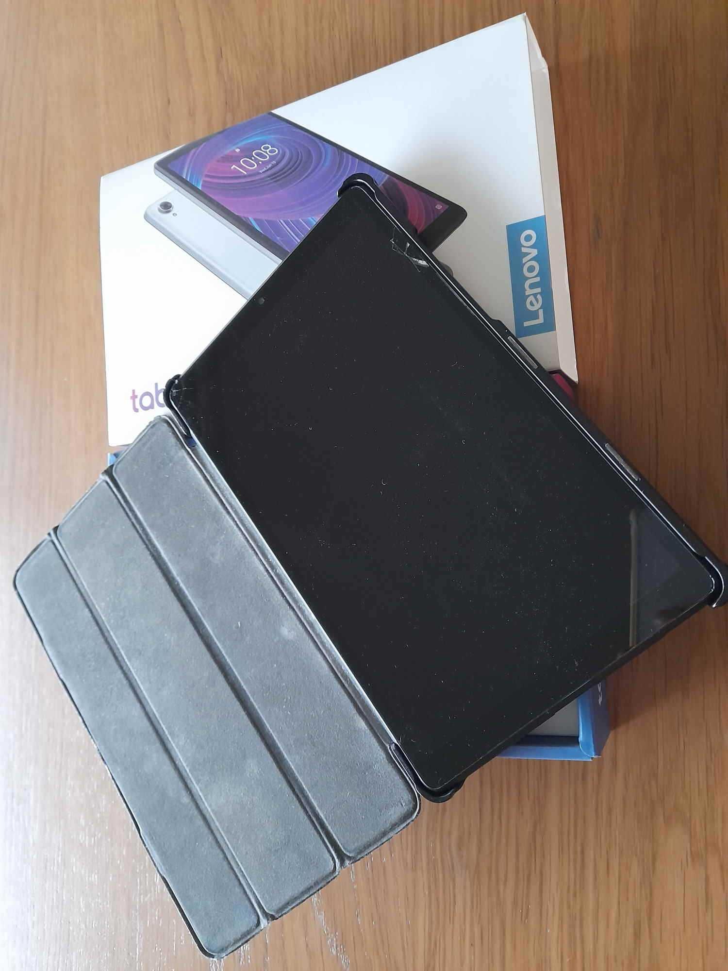 Tablet LENOVO Tab M8 4th Gen + Capa – Ecrã Partido (inoperacional)