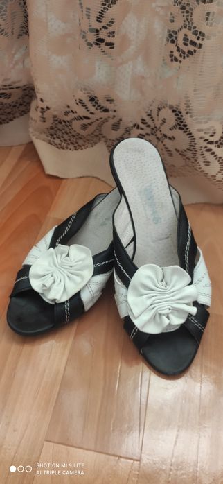 Шлепанцы кожаные женские 37