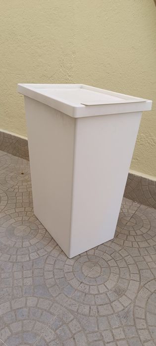 Caixote do lixo branco