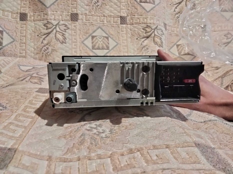 На Пежо 407 штатна (завод) (Блаупункт)автомобільна стереосистема