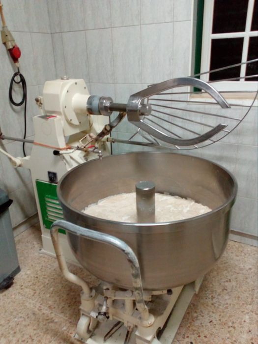 Aluga-se padaria na Quinta do Conde