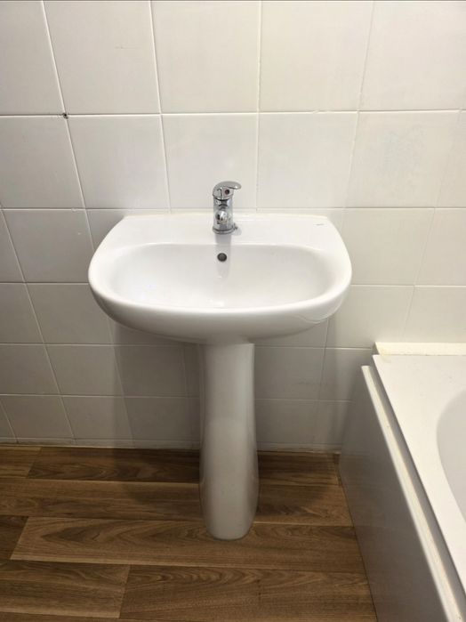 Lavatório com Coluna e Torneira (Marca Zoom) – 48cm