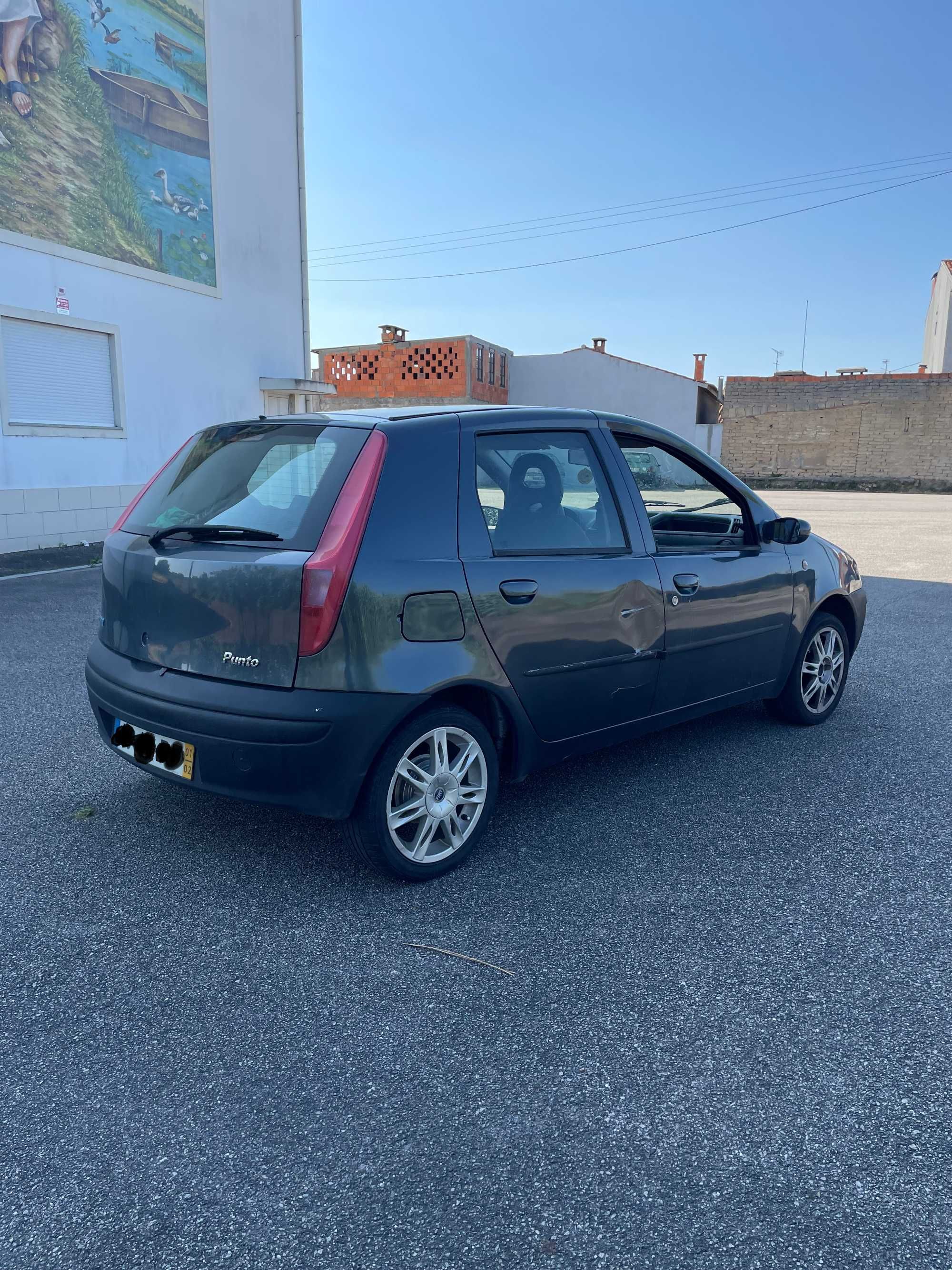 Carro do dia a dia com todos os documentos em dia.