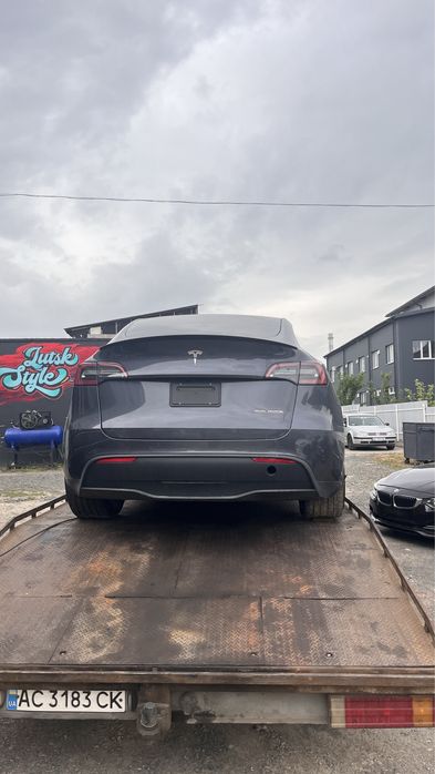 В розборі Tesla Y performance запчастини Тесла му вай ігрик перф