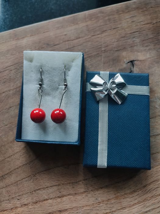 Kolczyki wiszące czerwone kólki