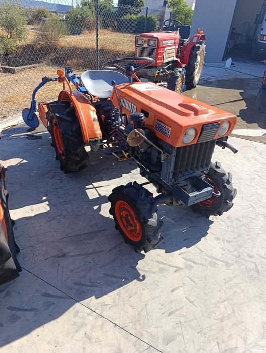 Kubota B5000, 4x4, com frese