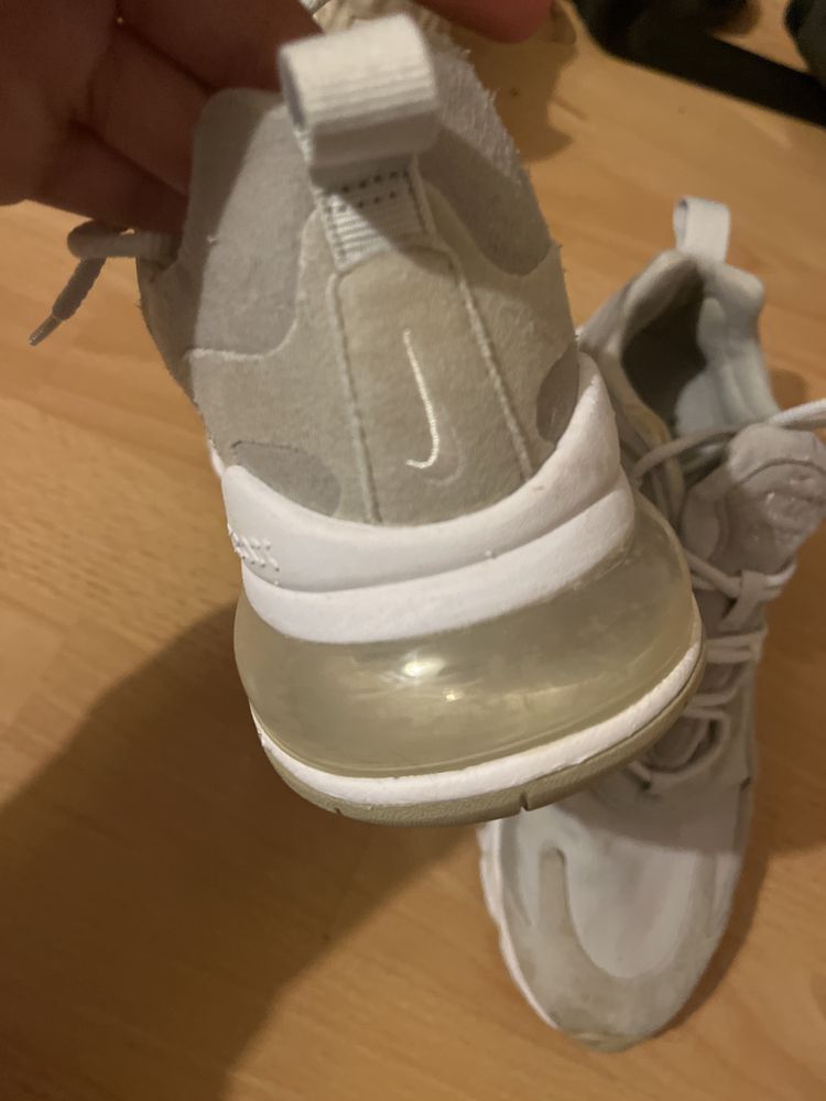 nike react cinzentas 270