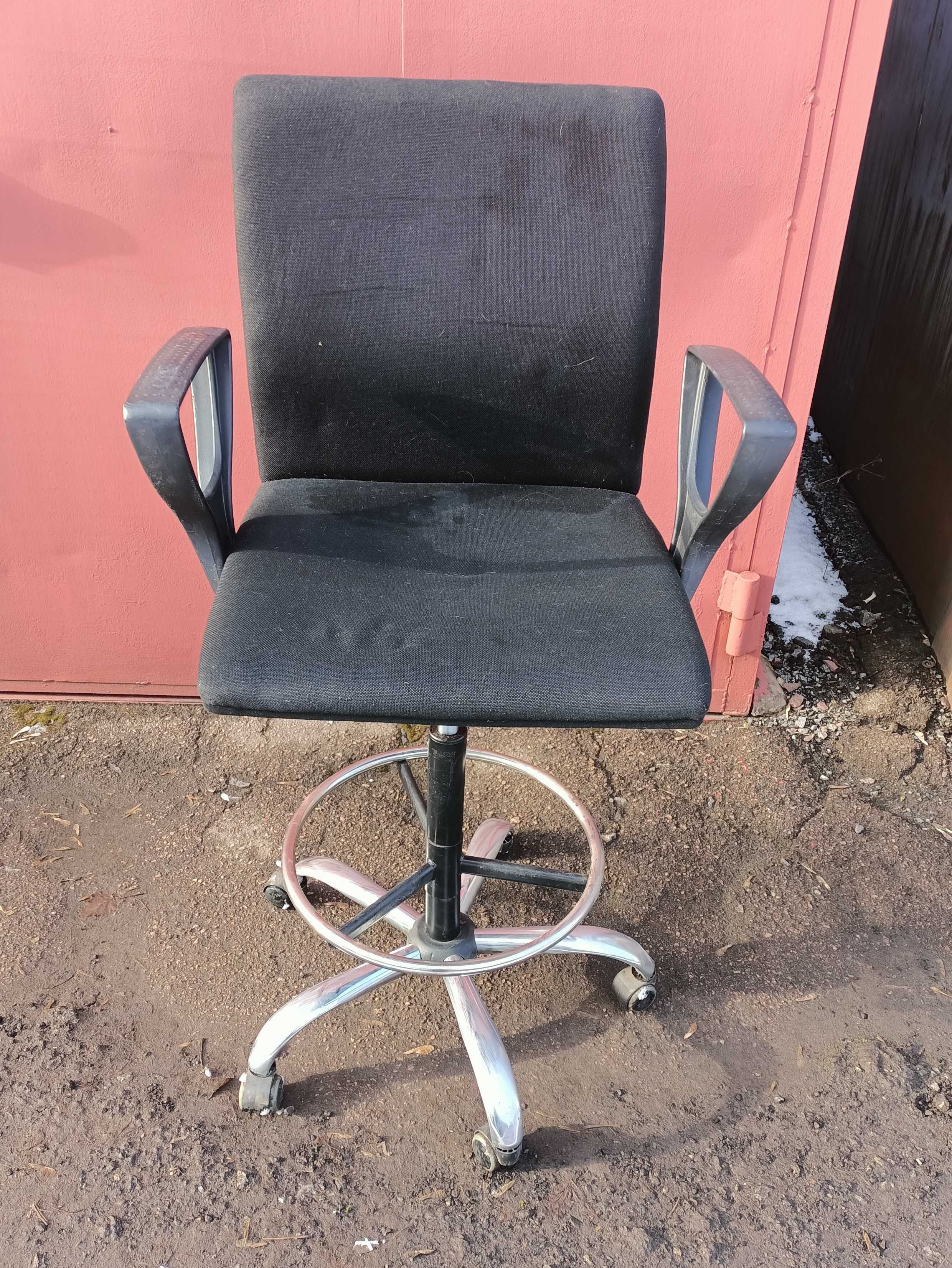 Функциональное кресло с подлокотниками