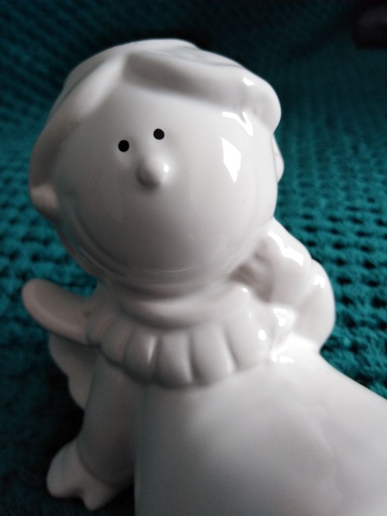 Aniołek ceramiczny biały