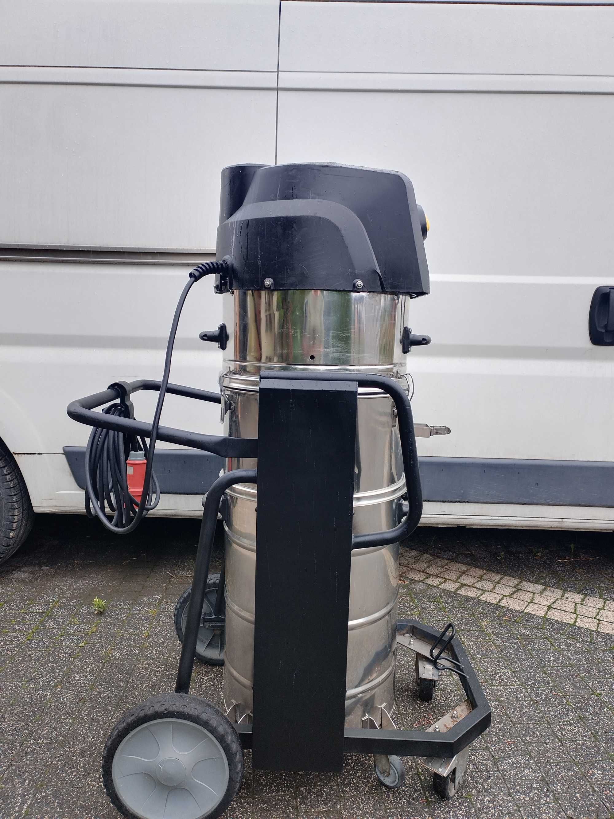 Przemysłowy odkurzacz Karcher 380 V