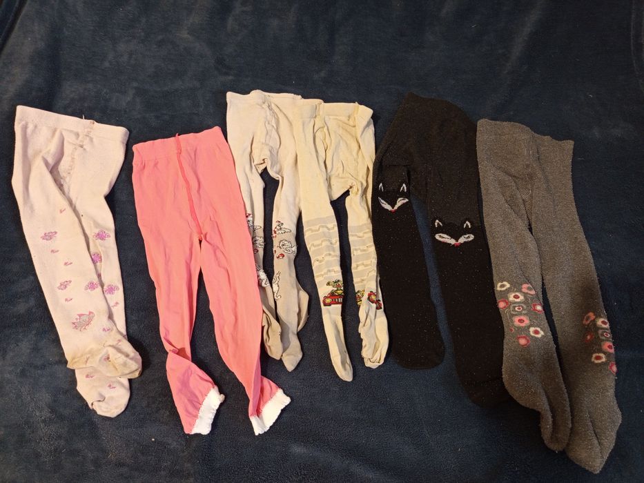 Шапочки,слюнявчки, колготки від 6 місяців до 18.