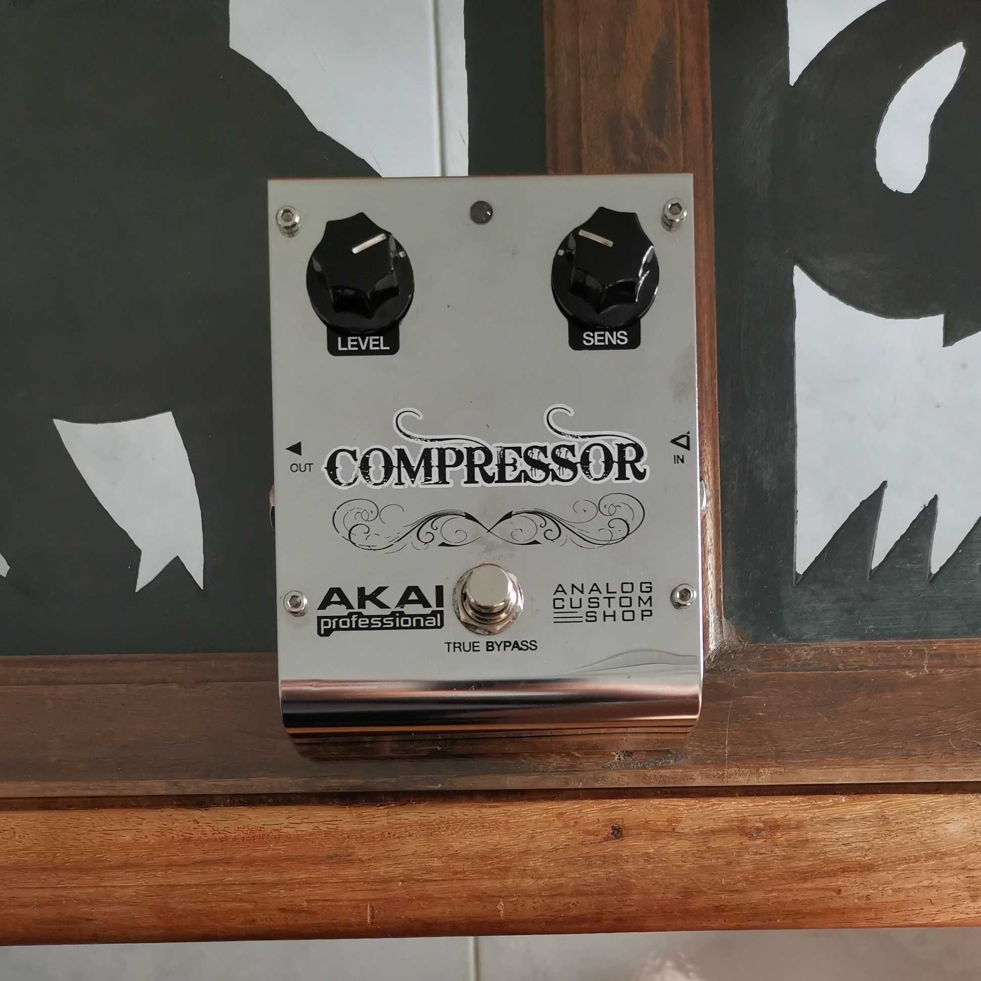 Pedal Compressor Akai, XVIVE Lemon Squeezer, Power AMP Thunder99