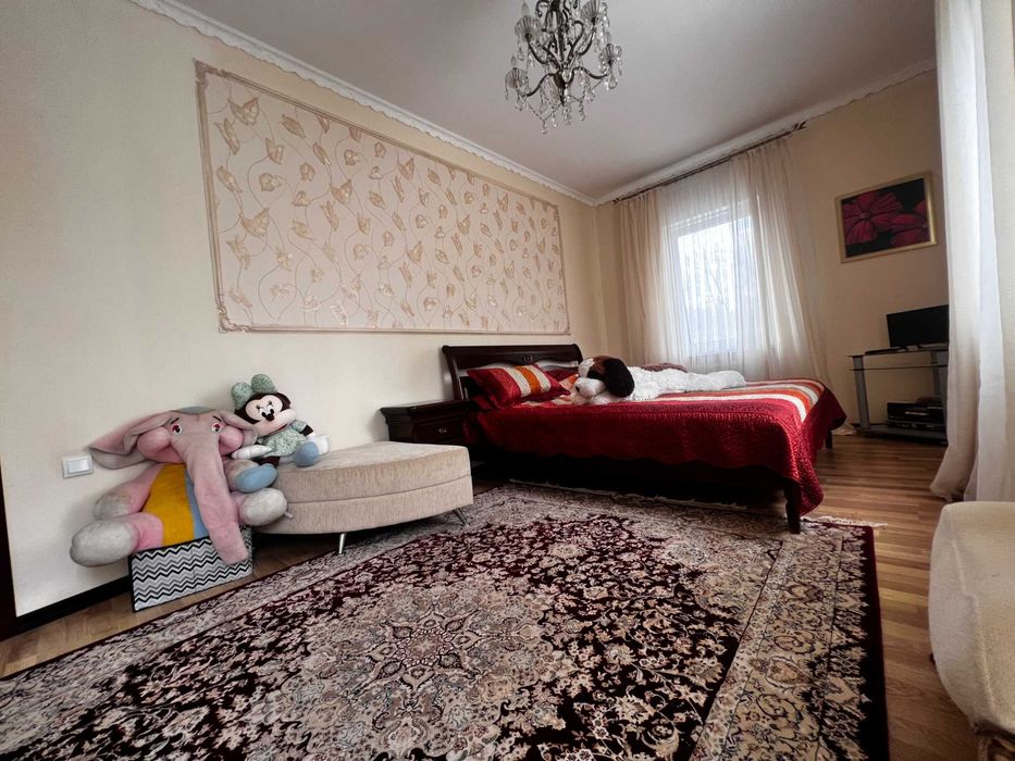 Будинок в м Березань, площа 220 м2, ремонт, ставок, баня, ліс