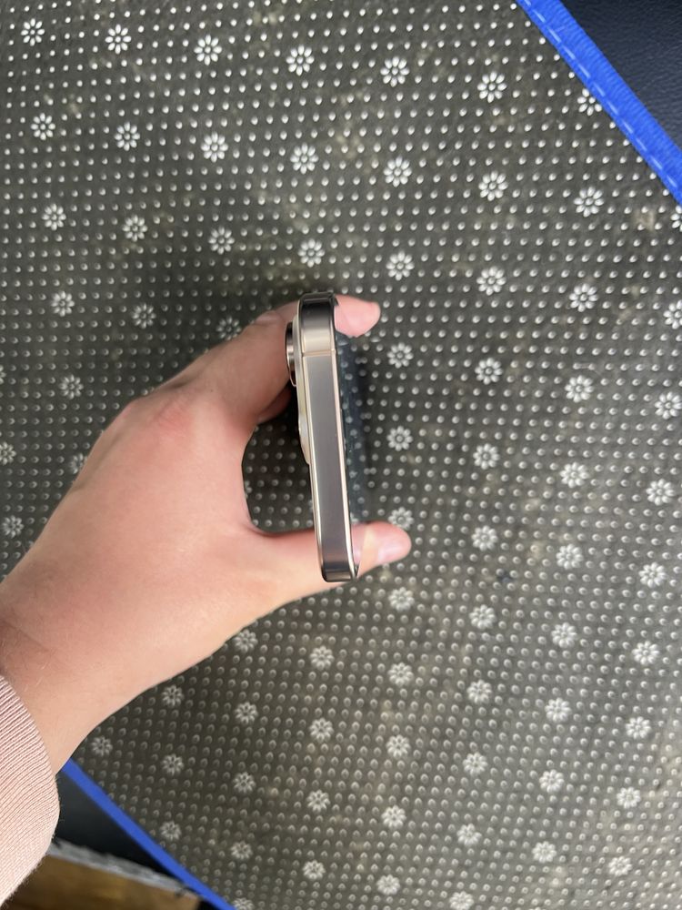 Продам iphone 16 Pro/ 128GB Desert Titanium