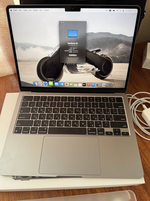 Macbook air 13 m3 8/256 на гарантии