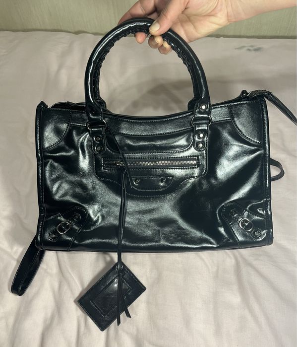 сумка Balenciaga Le Cagole