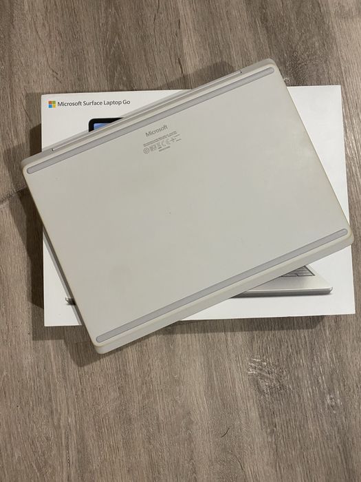 Microsoft Laptop Go