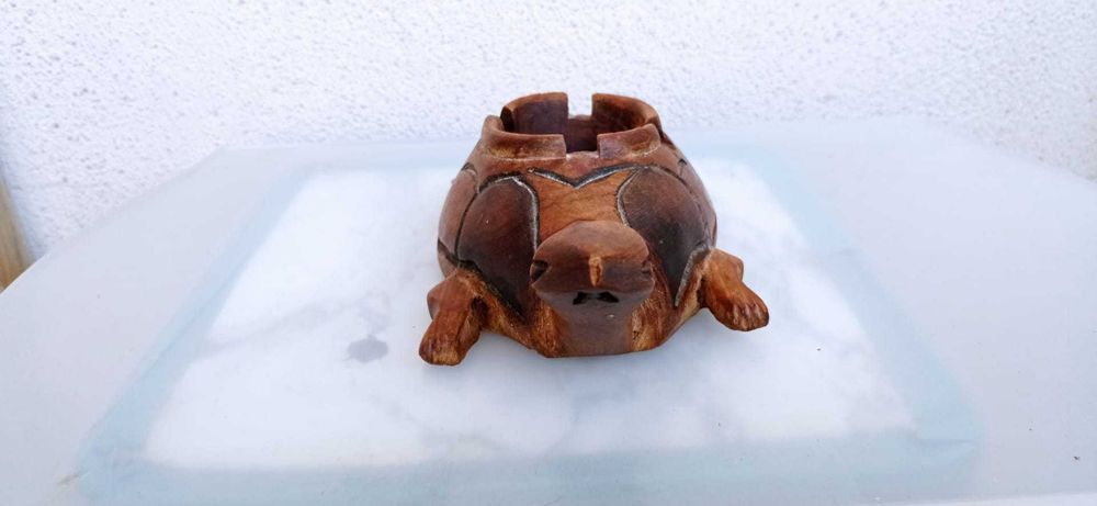 Cinzeiro madeira formato tartaruga