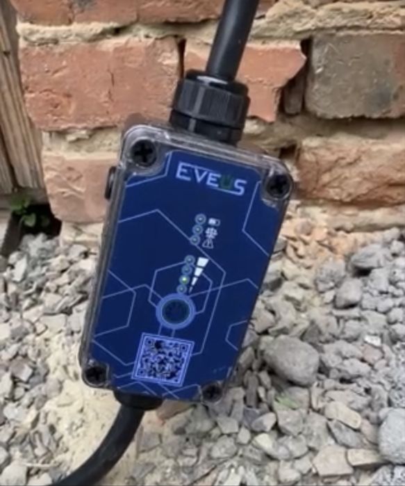 Зарядний пристрій зарядка автомобіль електроавтомобіль