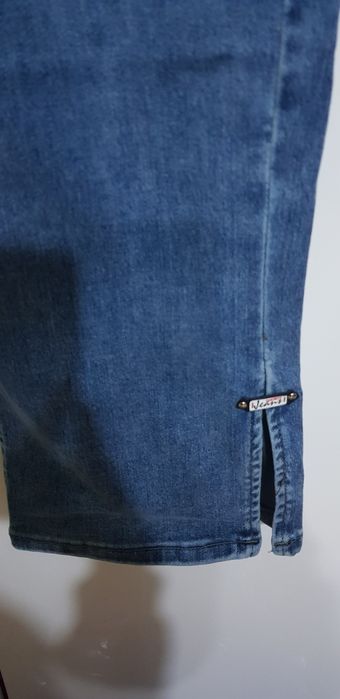 M.sara nowe elastyczne jeansy szwedy z rozcięciami po bokach r.xs