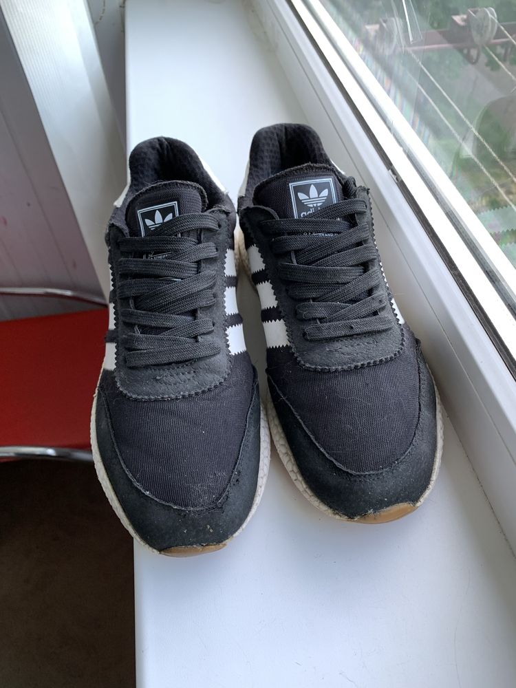 Продам  кроссовки Adidas iniki