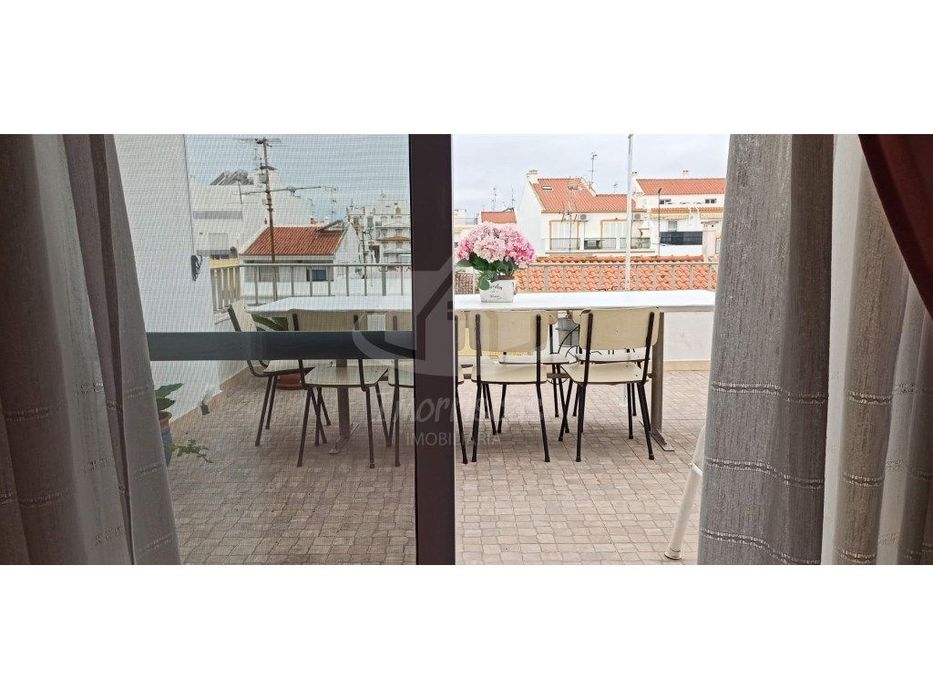 Apartamento T2 com terraço, em Vila Real de Santo António.