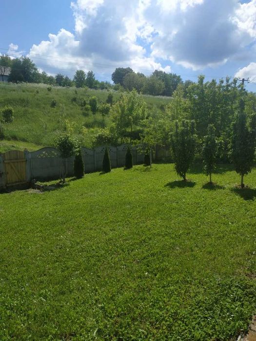 Продам будинок. Розташований в с.Тисовець 9 км від м.Чернівці
