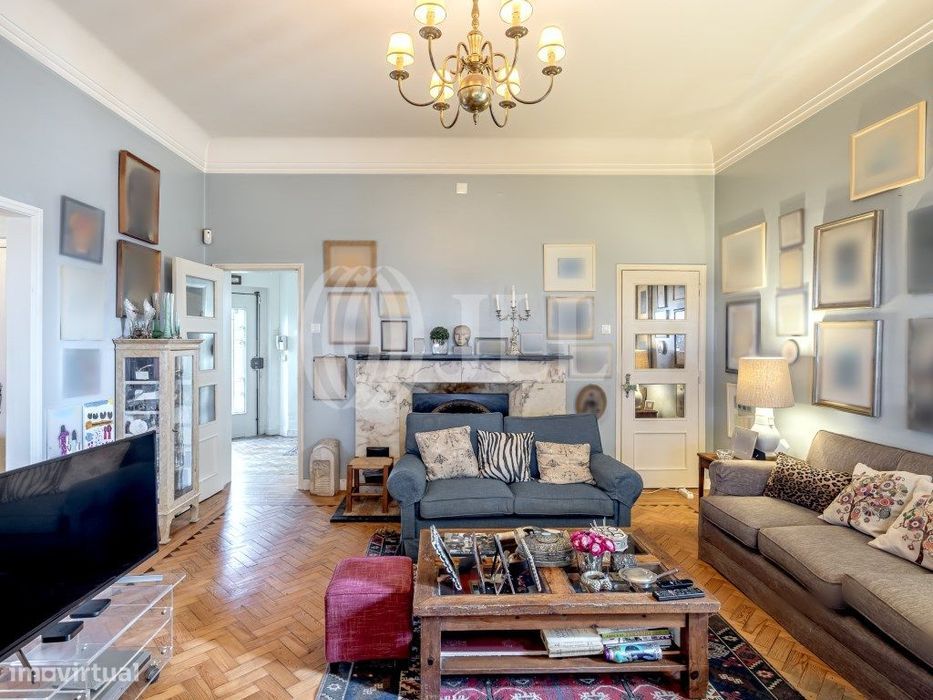 Moradia bifamiliar T7, em Linda-a-Velha, Oeiras