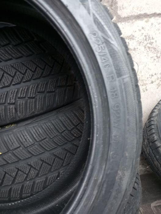 Sprzedam opony zdjęte z nowego samochodu 225/40 r18 Vredestein