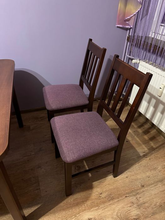 Stół rozkładany oraz krzesła