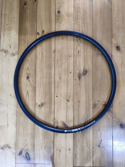 Przednie koło rowerowe 28 cali centerlock