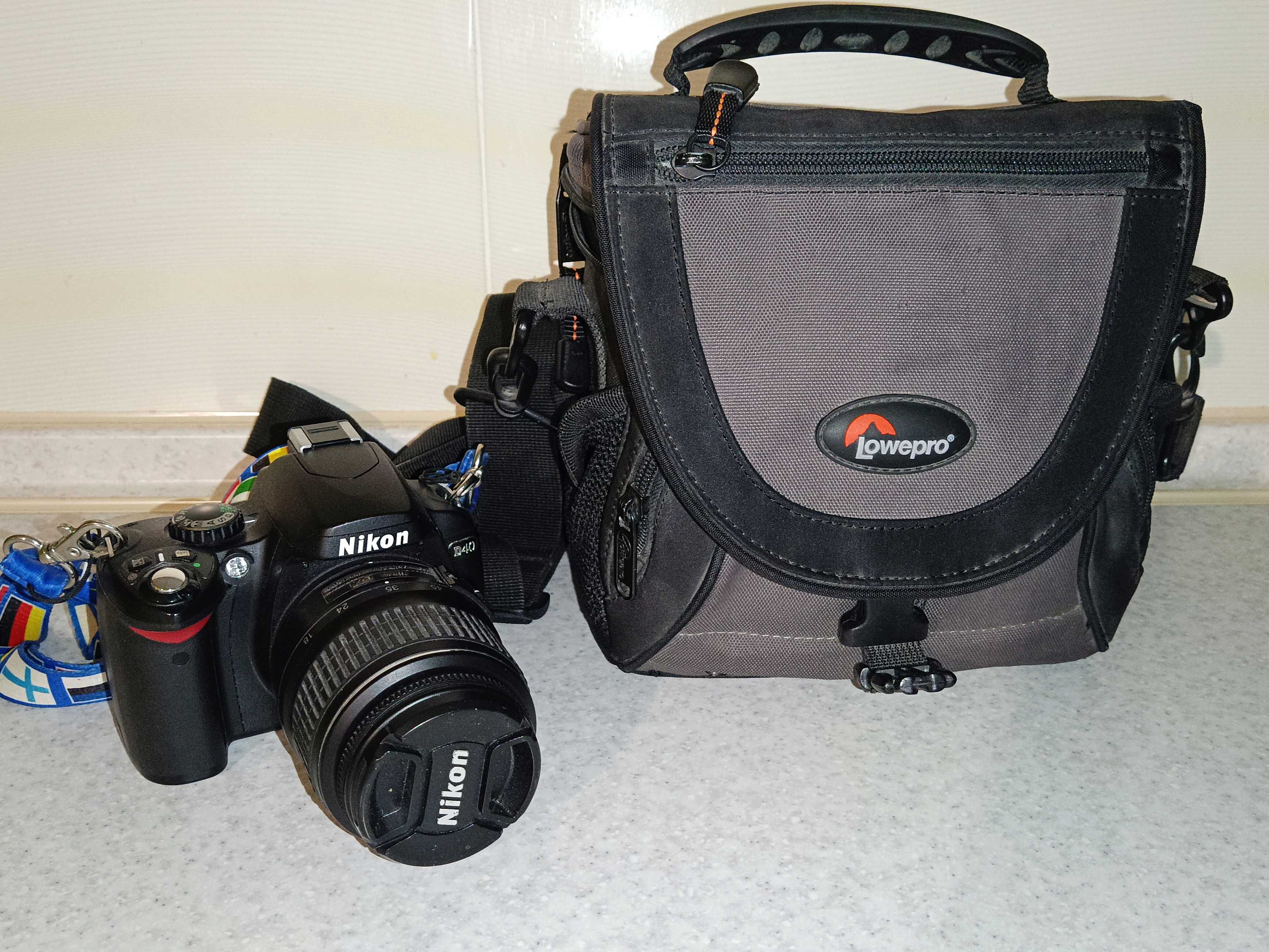 Цифрова дзеркальна фотокамера Nikon D40 з об’єктивом в повній комплект