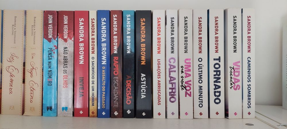 Livros Sandra Brown e John Vernon