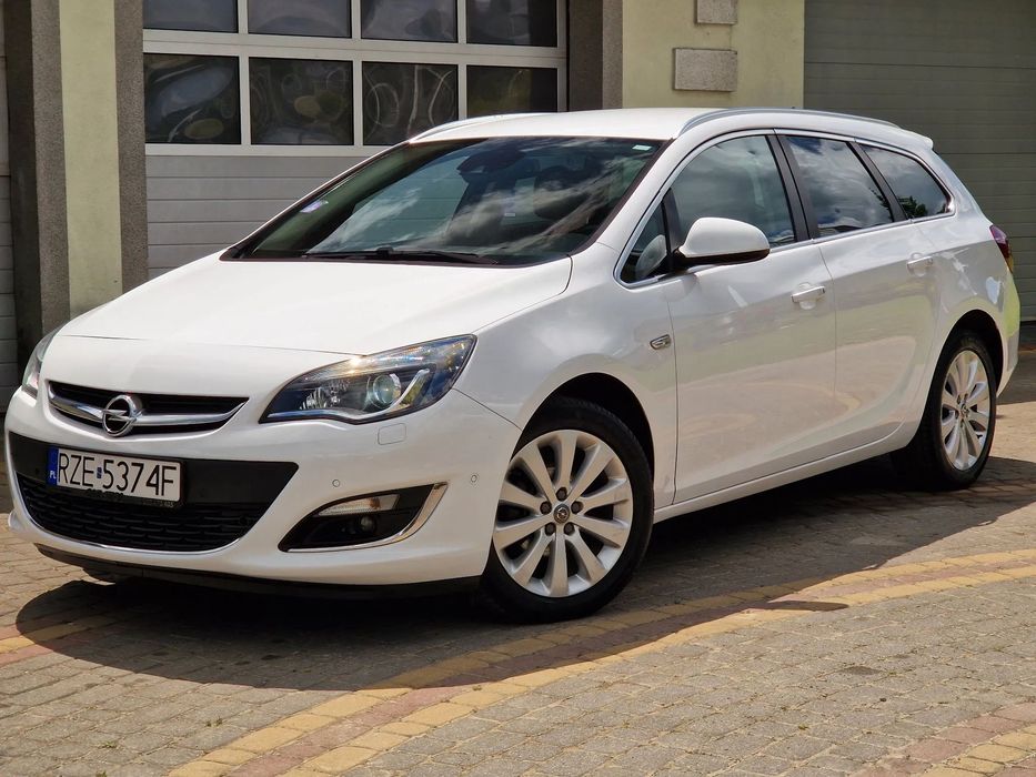 Opel Astra Navi BiXenon Led 2xPDC Tempomat Multifunkcja Pól skóra Hak Asystent